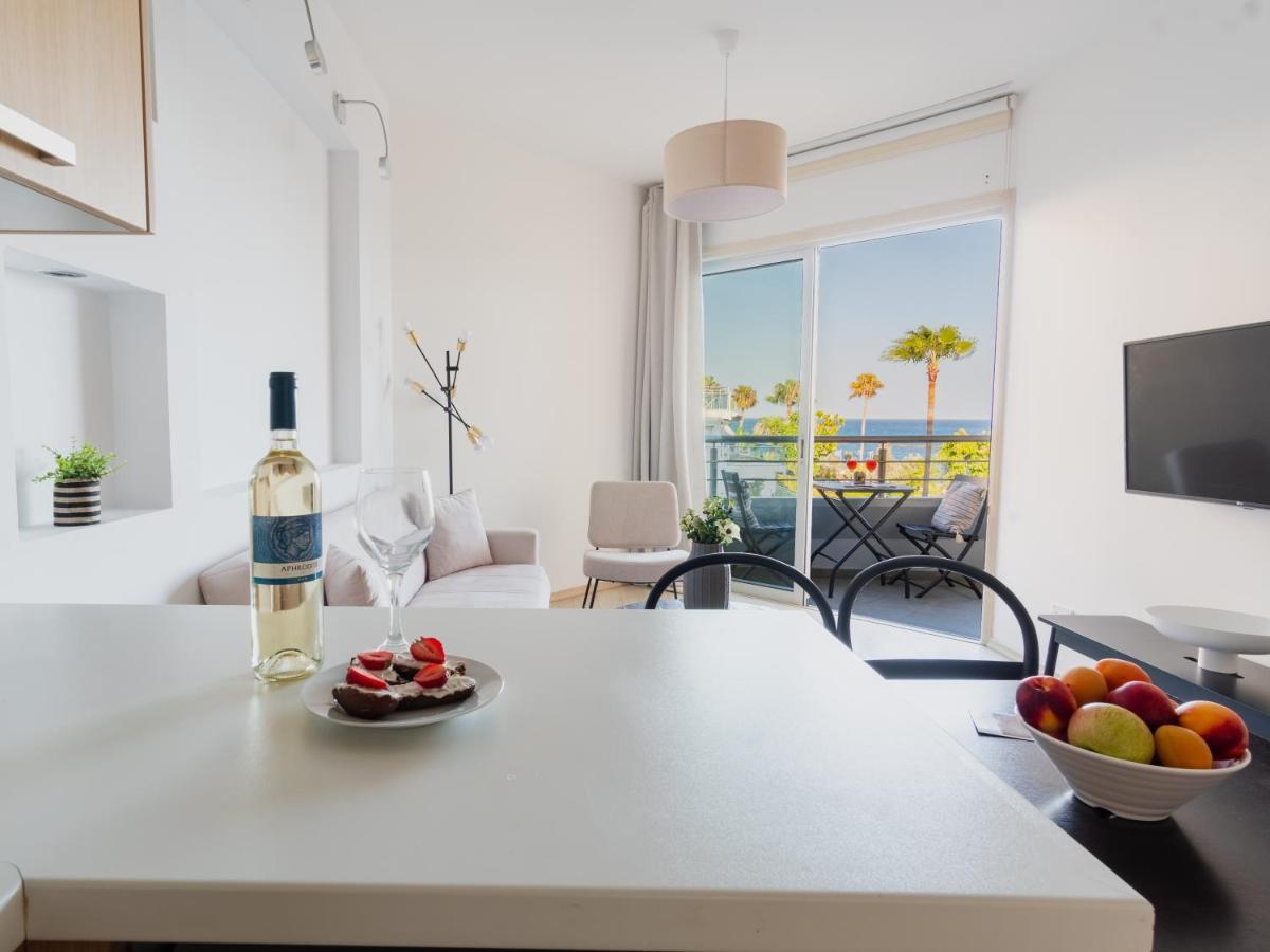 Sanders Ermitage On The Beach - Delightful 1-Bedroom Apartment With Sea View Limassol Kültér fotó
