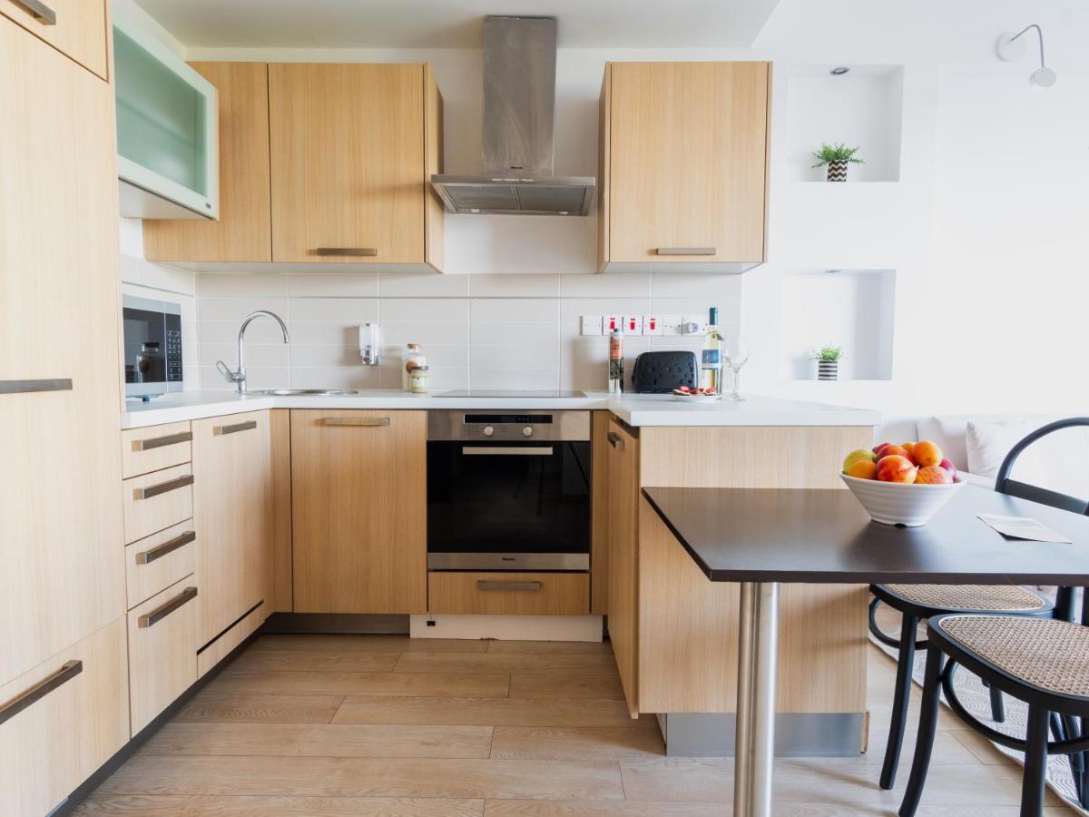 Sanders Ermitage On The Beach - Delightful 1-Bedroom Apartment With Sea View Limassol Kültér fotó